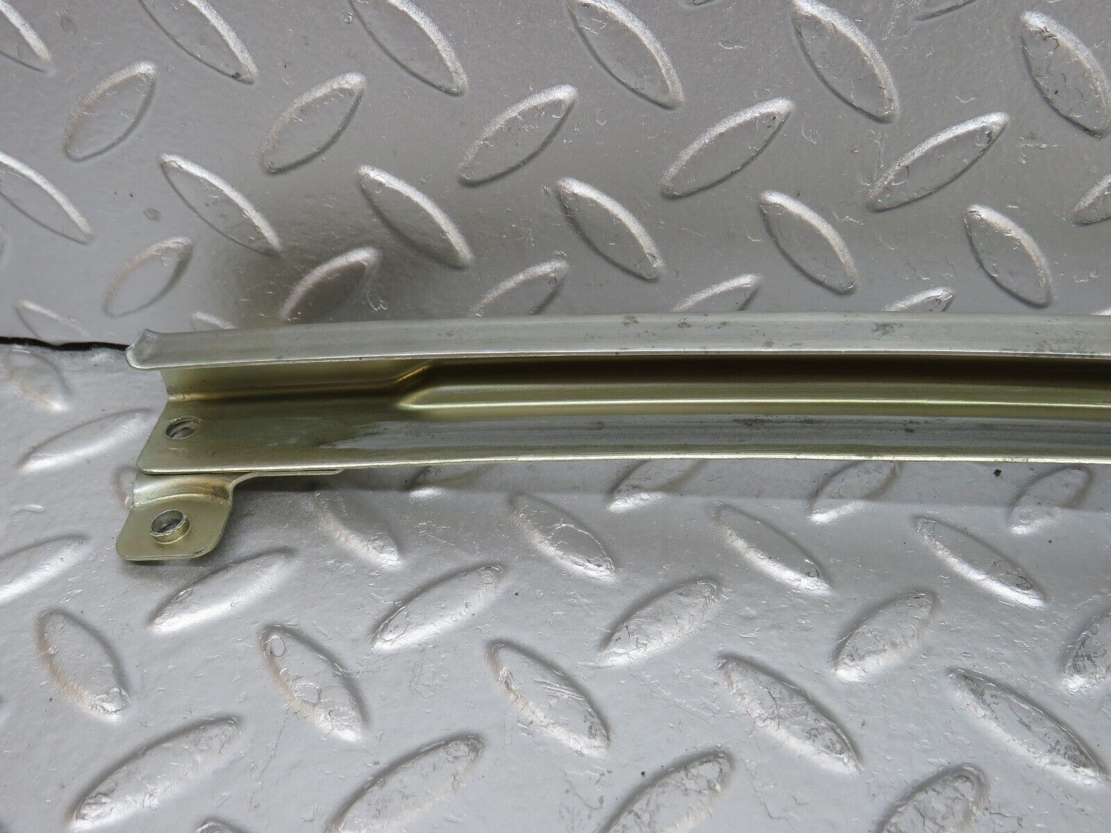 33256 Mercedes-Benz W202 C180 Front Left Door Window Channel