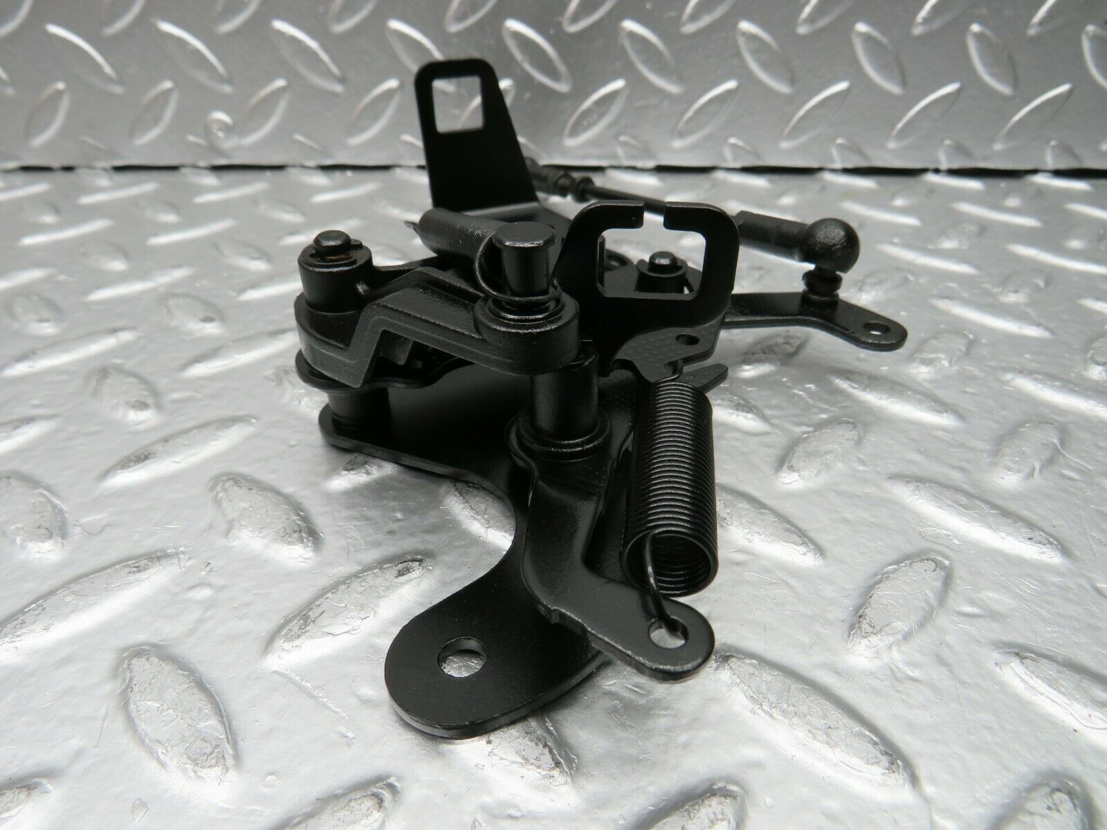 22576 Mercedes-Benz C124 E220 Coupe Throttle Linkage 1110700521