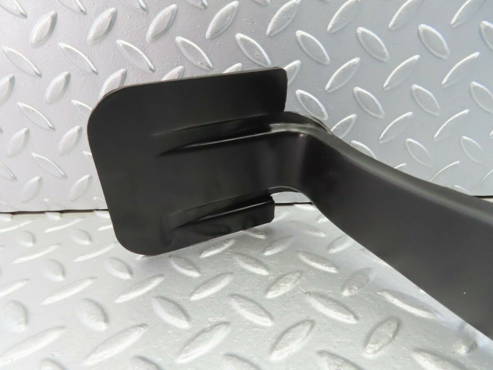 9988 Mercedes-Benz C123 230CE Coupe Cable Channel Cover 1238211136