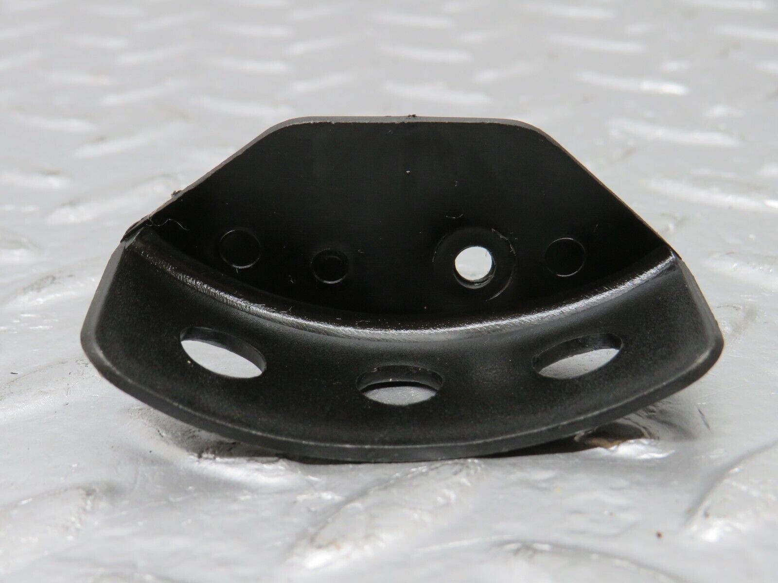 33694 Mercedes-Benz W201 190E 2.0L Vacuum Distributor Bracket 2018050214