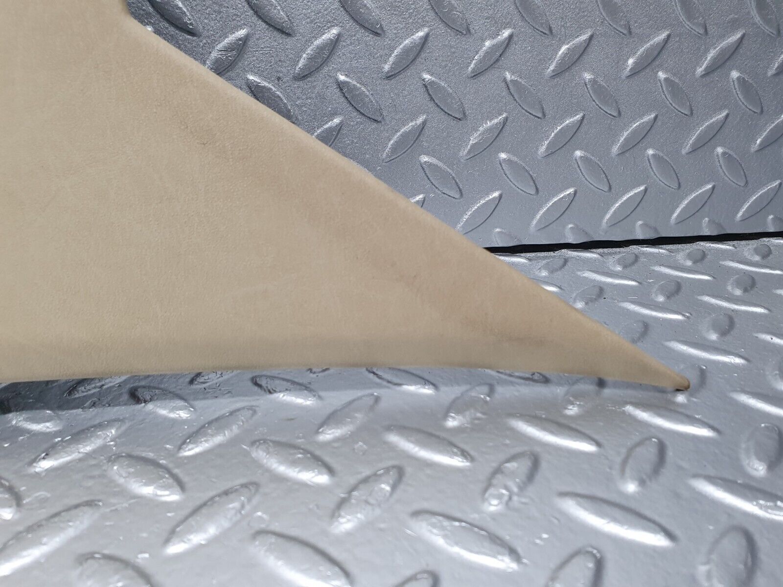 41000 Mercedes-Benz W126 300SE C Pillar Cover Left Side Beige 1266950344