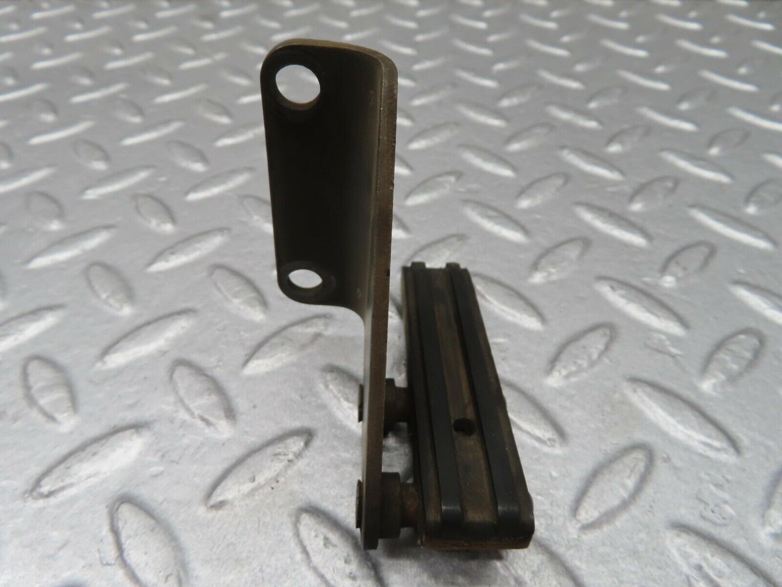 12927 Mercedes-Benz W111 220SE Timing Chain Guide Rail