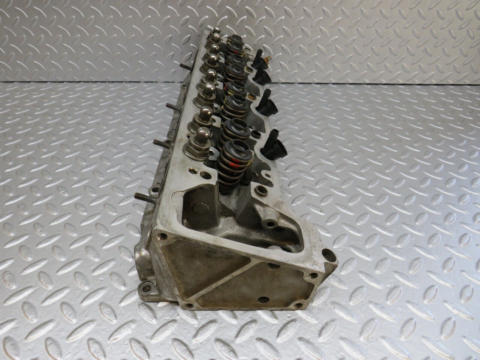 34540 Mercedes-Benz C126 380SEC Coupe Cylinder Head Left Side 1160163301