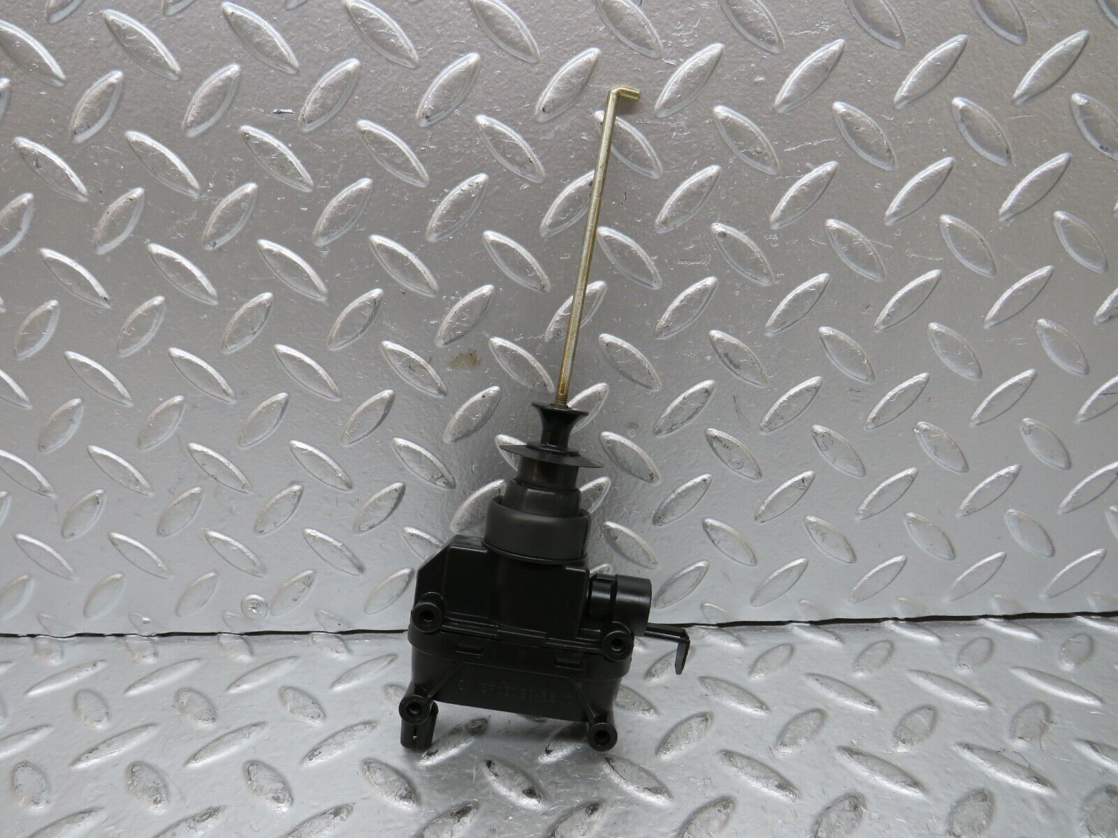 27498 Mercedes-Benz S124 300TE Wagon Trunk Lock Vacuum Actuator