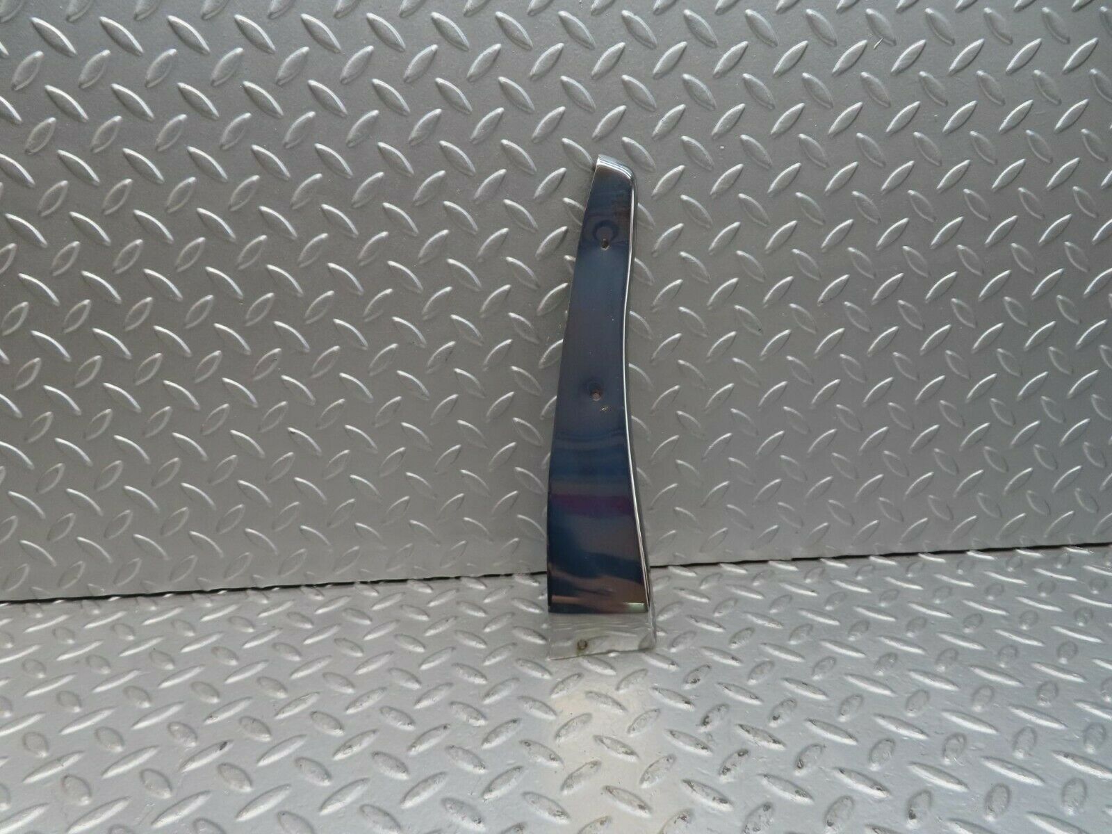 16599 Mercedes-Benz C107 380SLC Right Door Chrome Cover