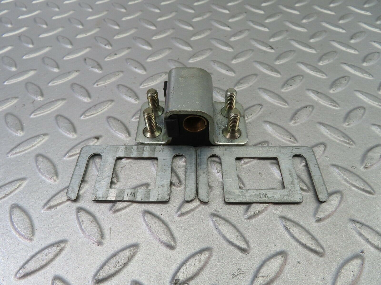 7721 Mercedes-Benz S123 230TE Wagon Door Lock Latch Left Side