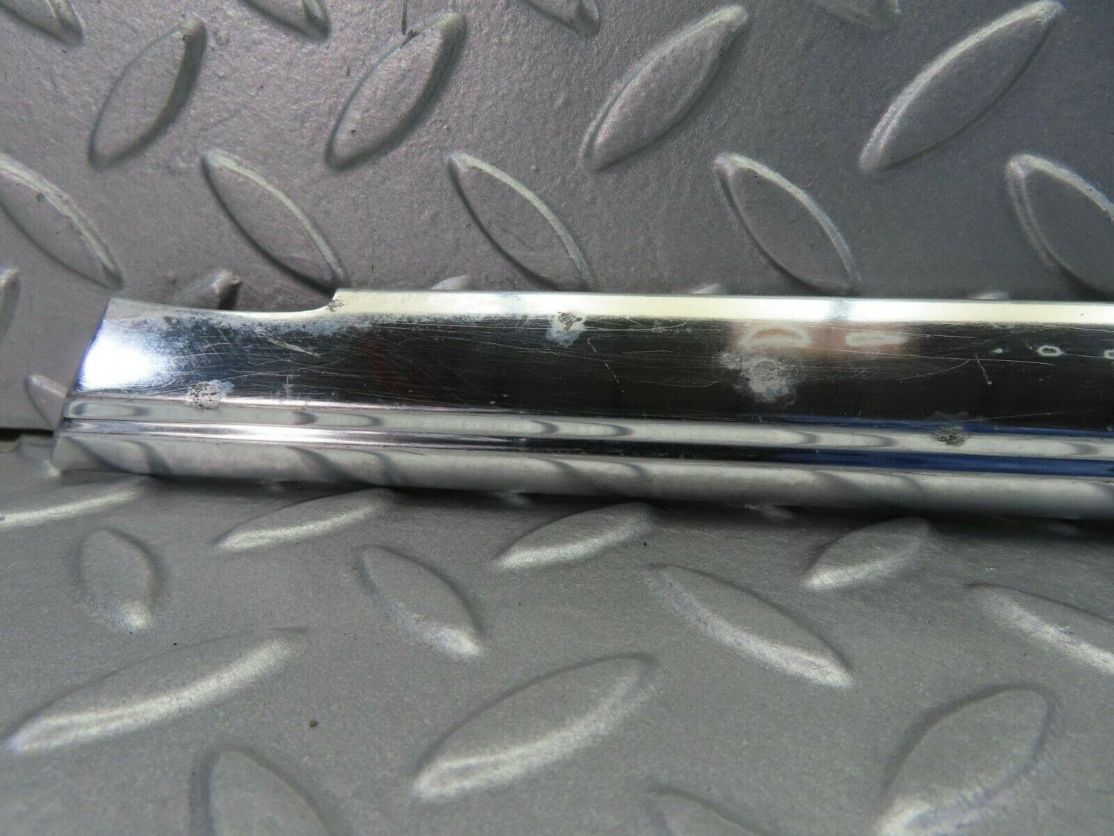 7844 Mercedes-Benz W115 220D Front Left Door Chrome Trim