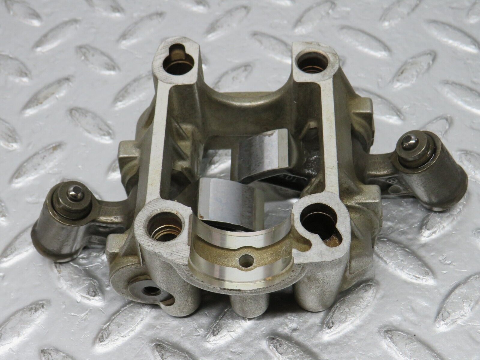 32623 Mercedes-Benz S124 300TE Rocker Arms Camshaft Bearing Block 1030510610