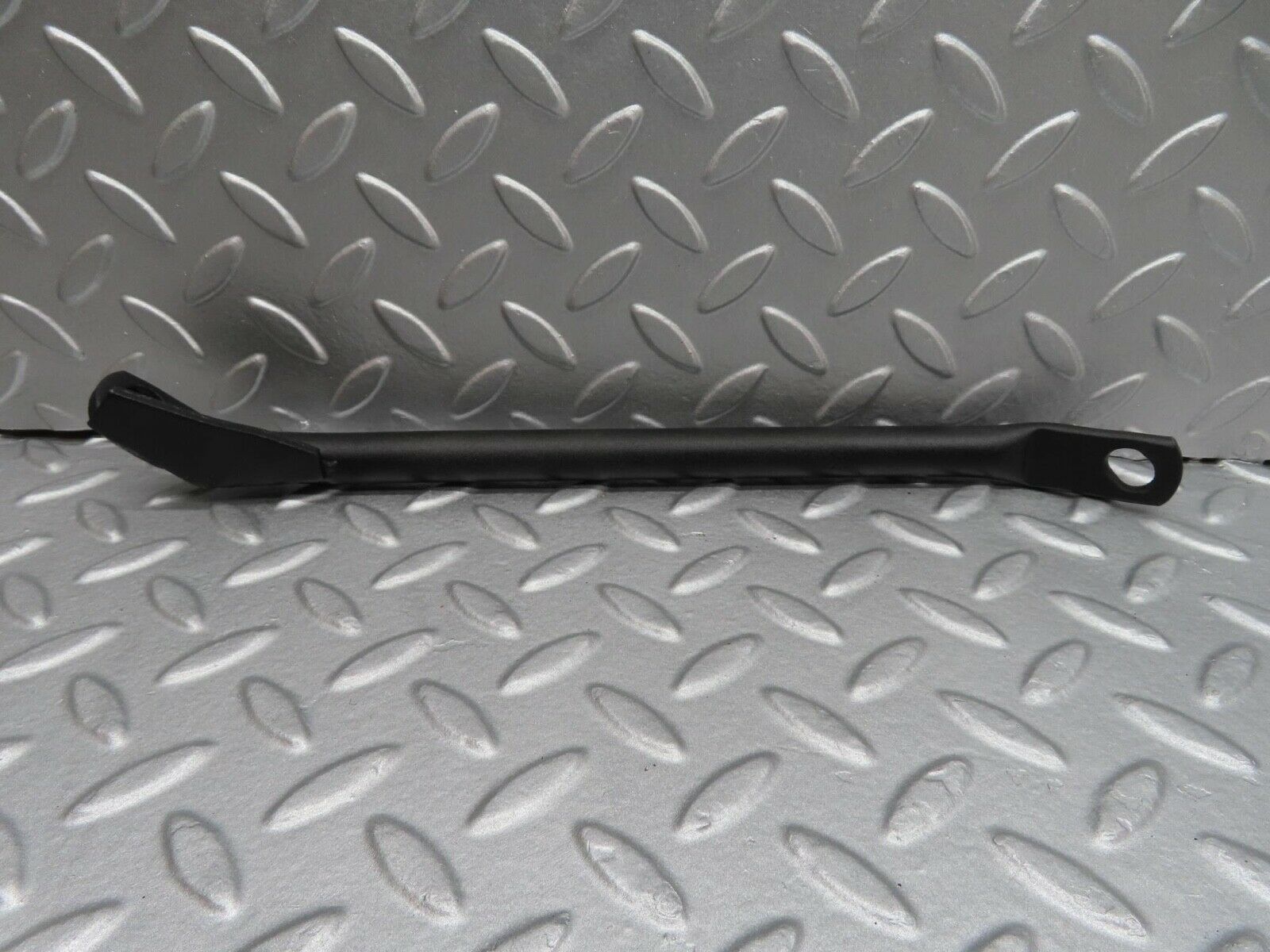 15977 Mercedes-Benz W123 280E Air Condition Compressor Holder