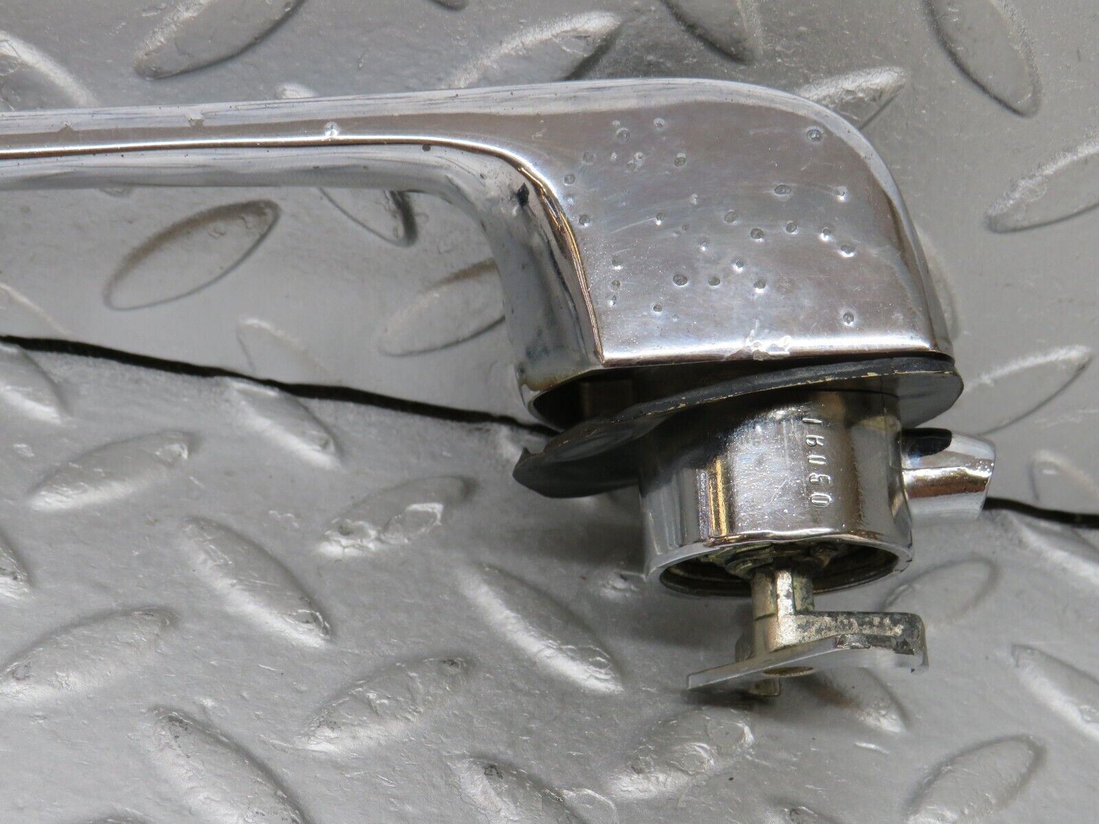 35817 Mercedes-Benz W108 Front Right Chrome Door Handle No Key 1087660801