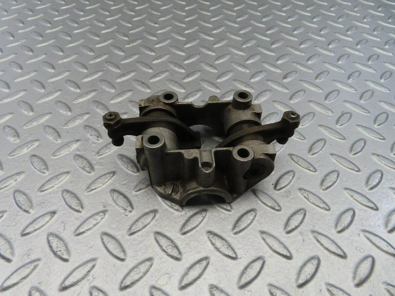 10076 Mercedes-Benz C123 230CE Coupe Rocker Arms Camshaft Bearing Block 1020510010