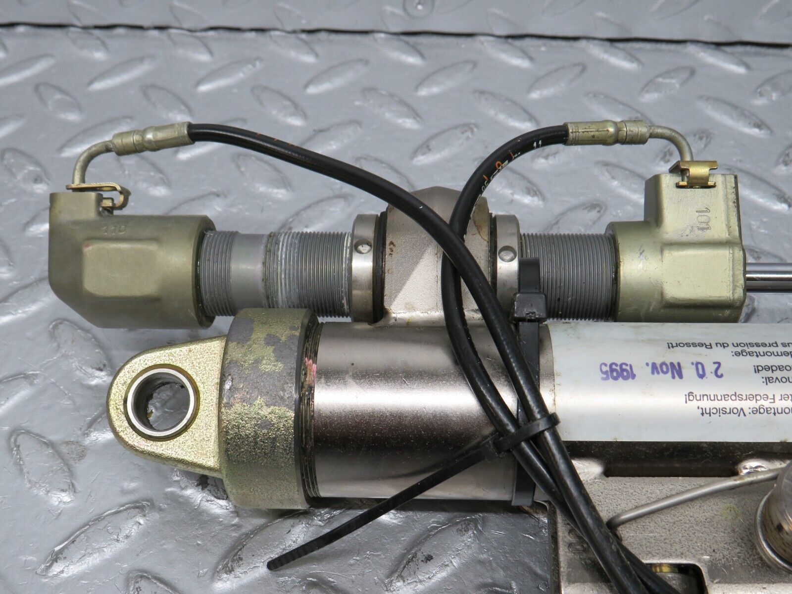 39460 Mercedes-Benz R129 320SL Coupe Roll Bar Hydraulic Cylinder Right 1298600435