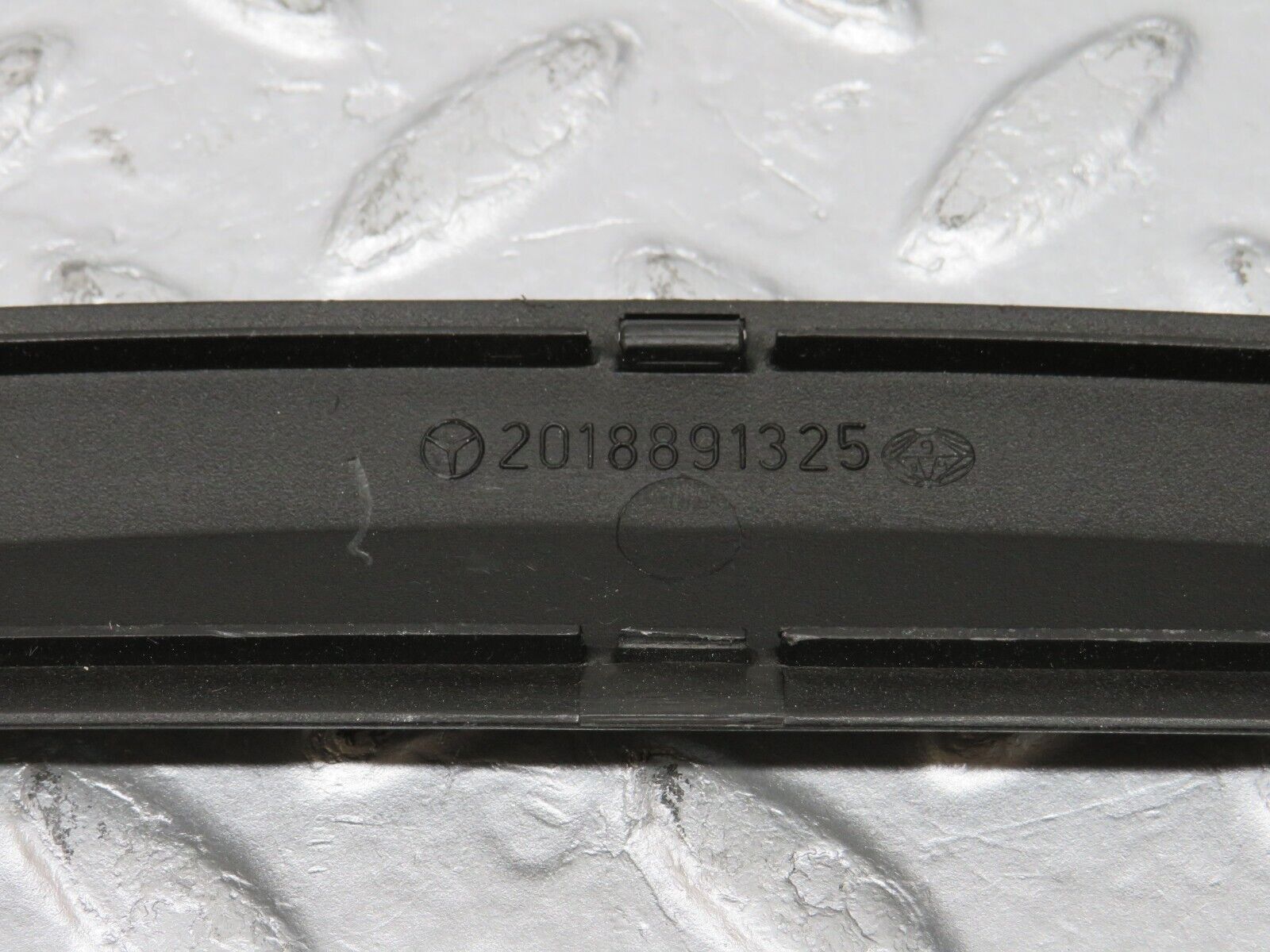 38858 Mercedes-Benz W201 190E 2.6L Windscreen Washer Nozzle Cover Trim 2018891325