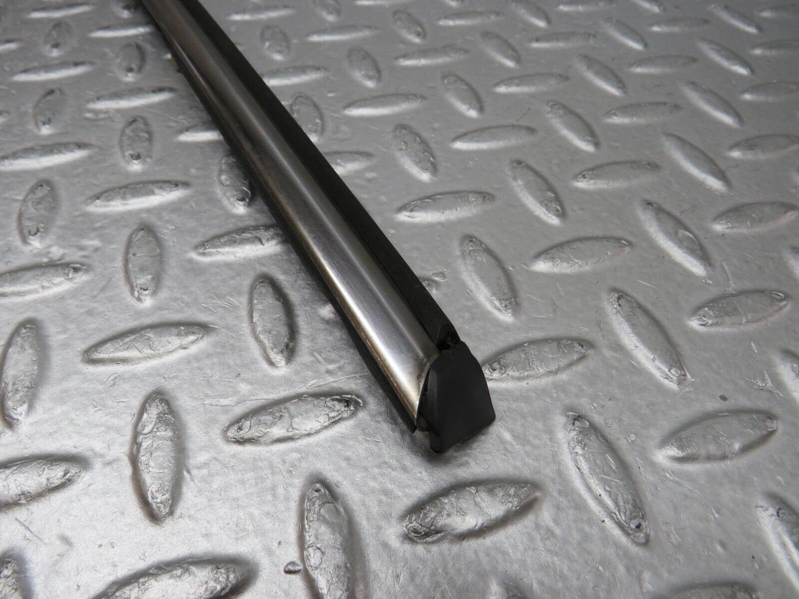 37435 Mercedes-Benz W109 300SEL Front Left Door Centre Moulding Trim