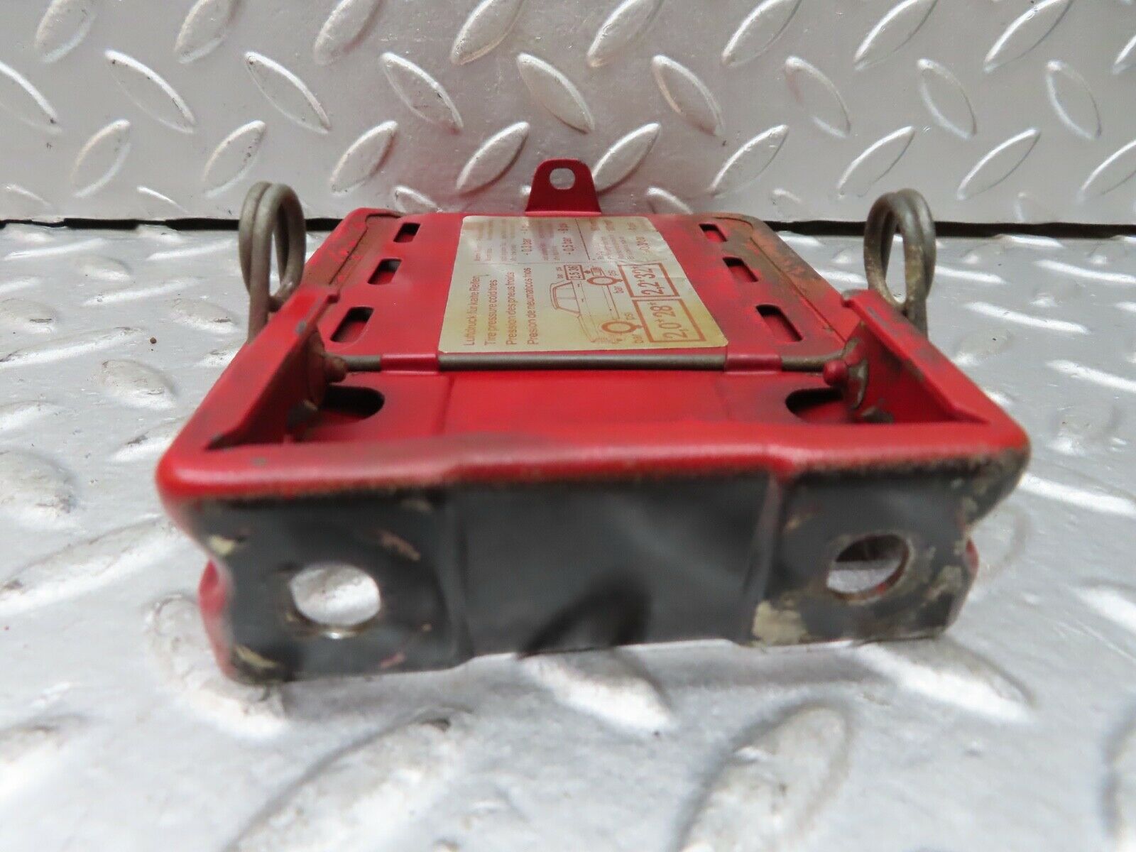 19176 Mercedes-Benz W123 300D Fuel Tank Flap Cap 1235840039