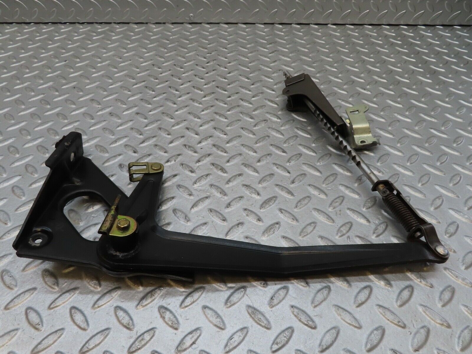 17036 Mercedes-Benz C123 280CE Coupe Handbrake Regulator