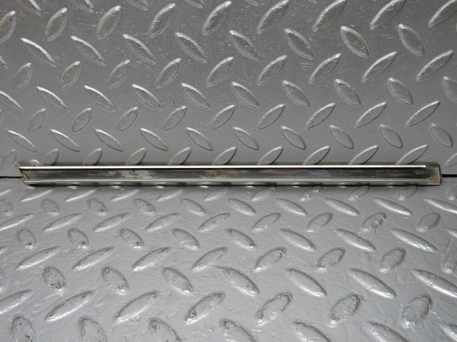 34374 Mercedes-Benz C126 380SEC Coupe Front Right Fender Wing Lower Moulding Chrome