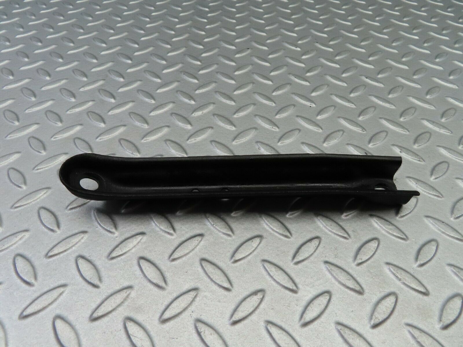 5977 Mercedes-Benz W123 200 Air Intake Manifold Bracket