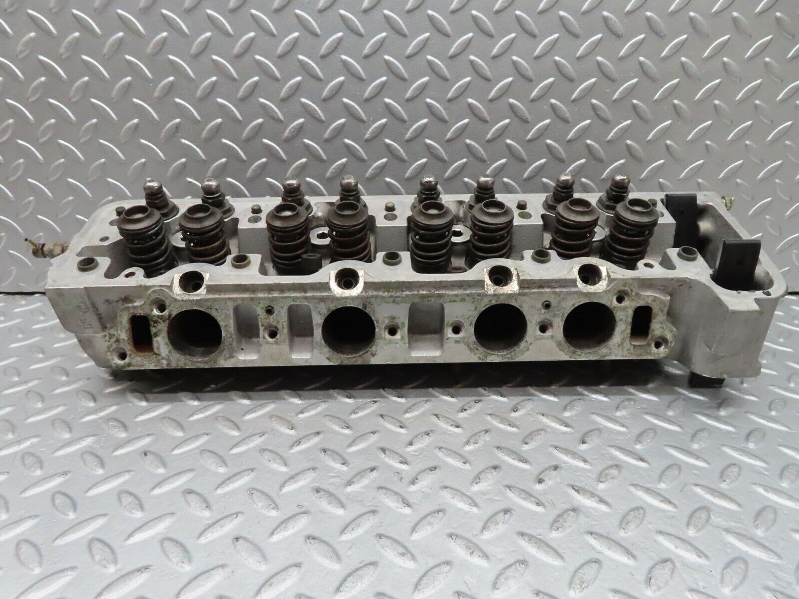 16533 Mercedes-Benz C107 350SLC Coupe Cylinder Head Left Side 1160161801