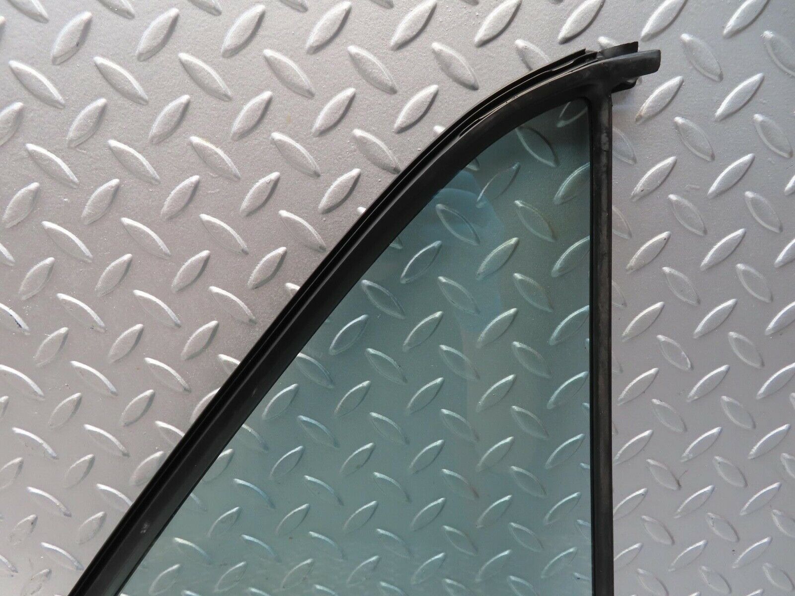 15431 Mercedes-Benz W123 230E Rear Left Quarter Window Glass 1237350124