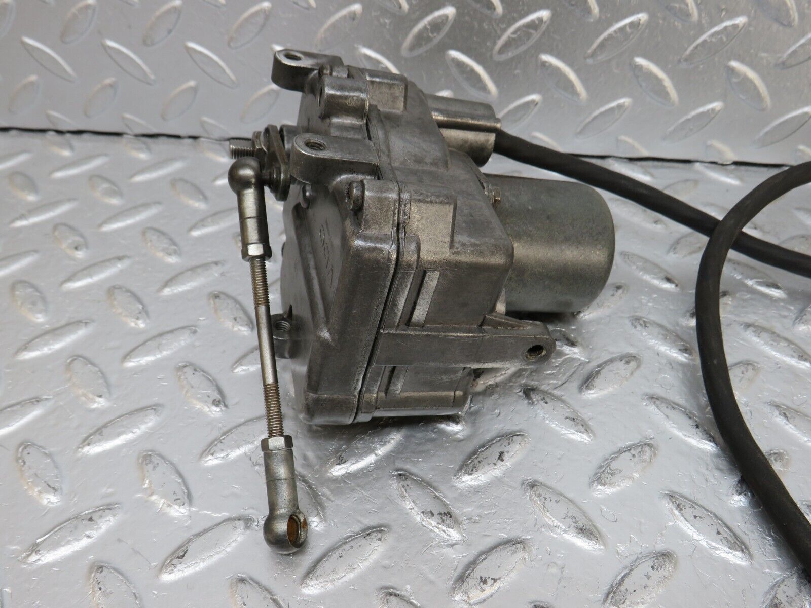 34525 Mercedes-Benz C126 380SEC Coupe Cruise Control Actuator 0015457532