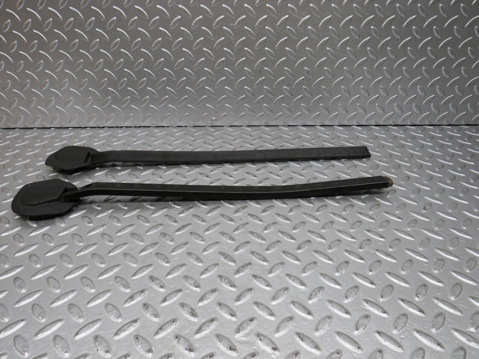 28117 Mercedes-Benz W123 280E Seat Belt Runner 1239192520 1239192620