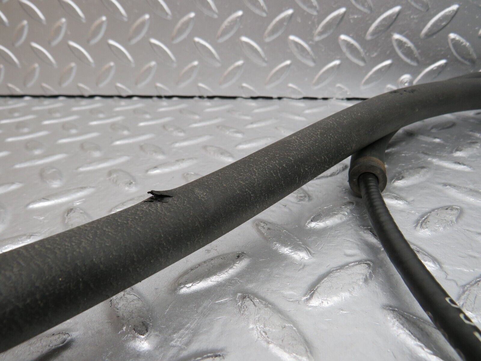 30526 Mercedes-Benz W124 230E Speedometer Cable 1245400568 For Automatic Gearbox