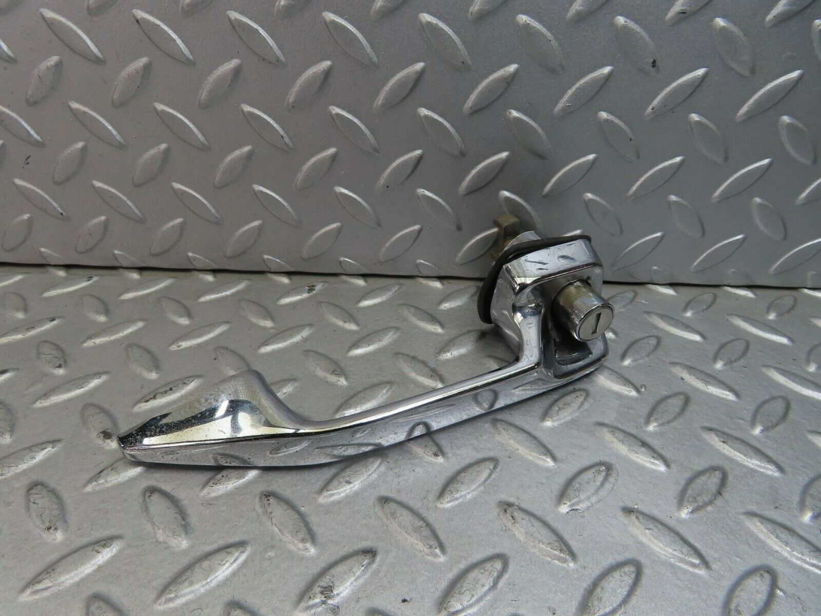 8797 Mercedes-Benz W115 Chrome Door Handle Front Right No Key 1157660201
