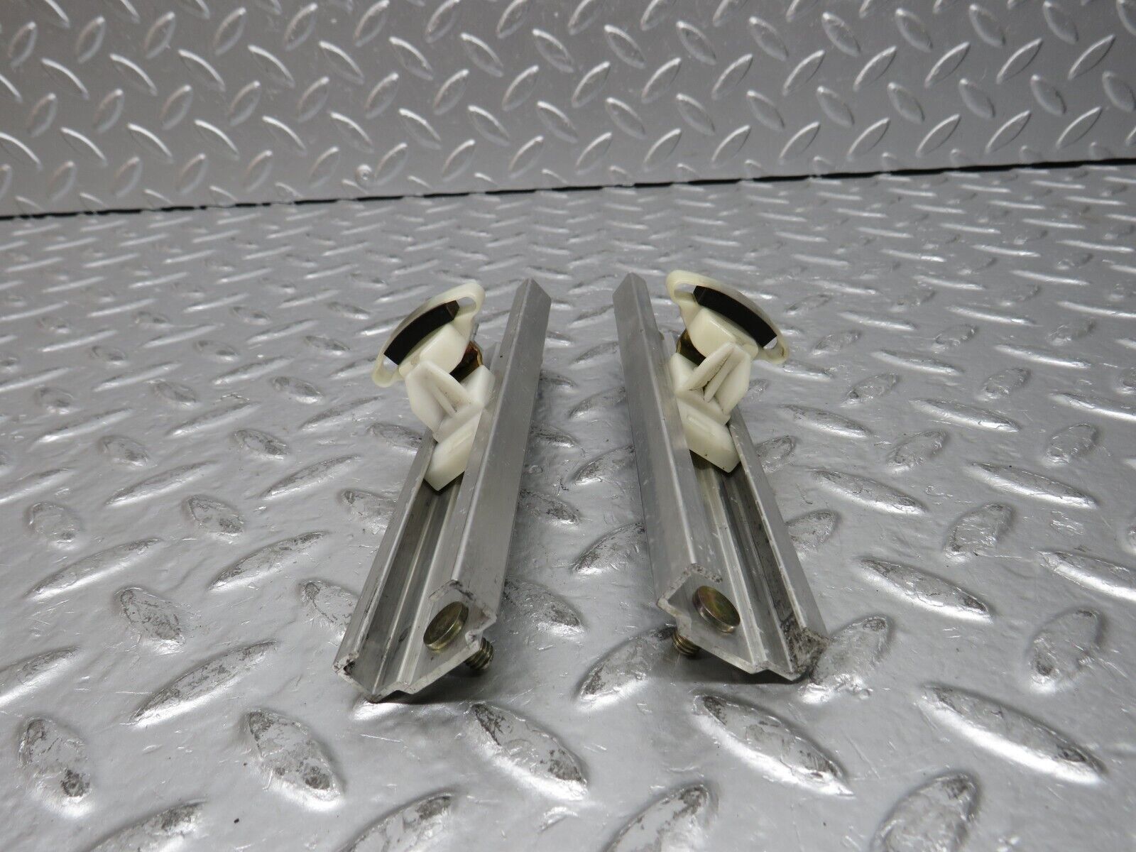 31805 Mercedes-Benz W201 190LE 1.8L Power Window Regulator Window Holder Accessories