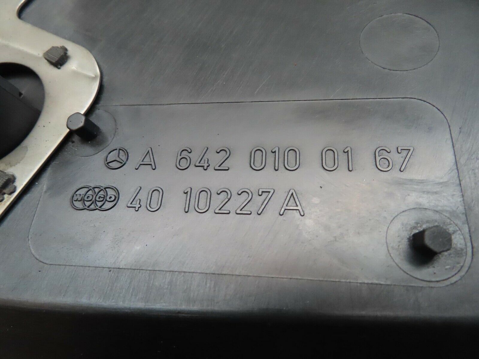 11297 Mercedes-Benz W221 S320 Engine Cover 6420100167