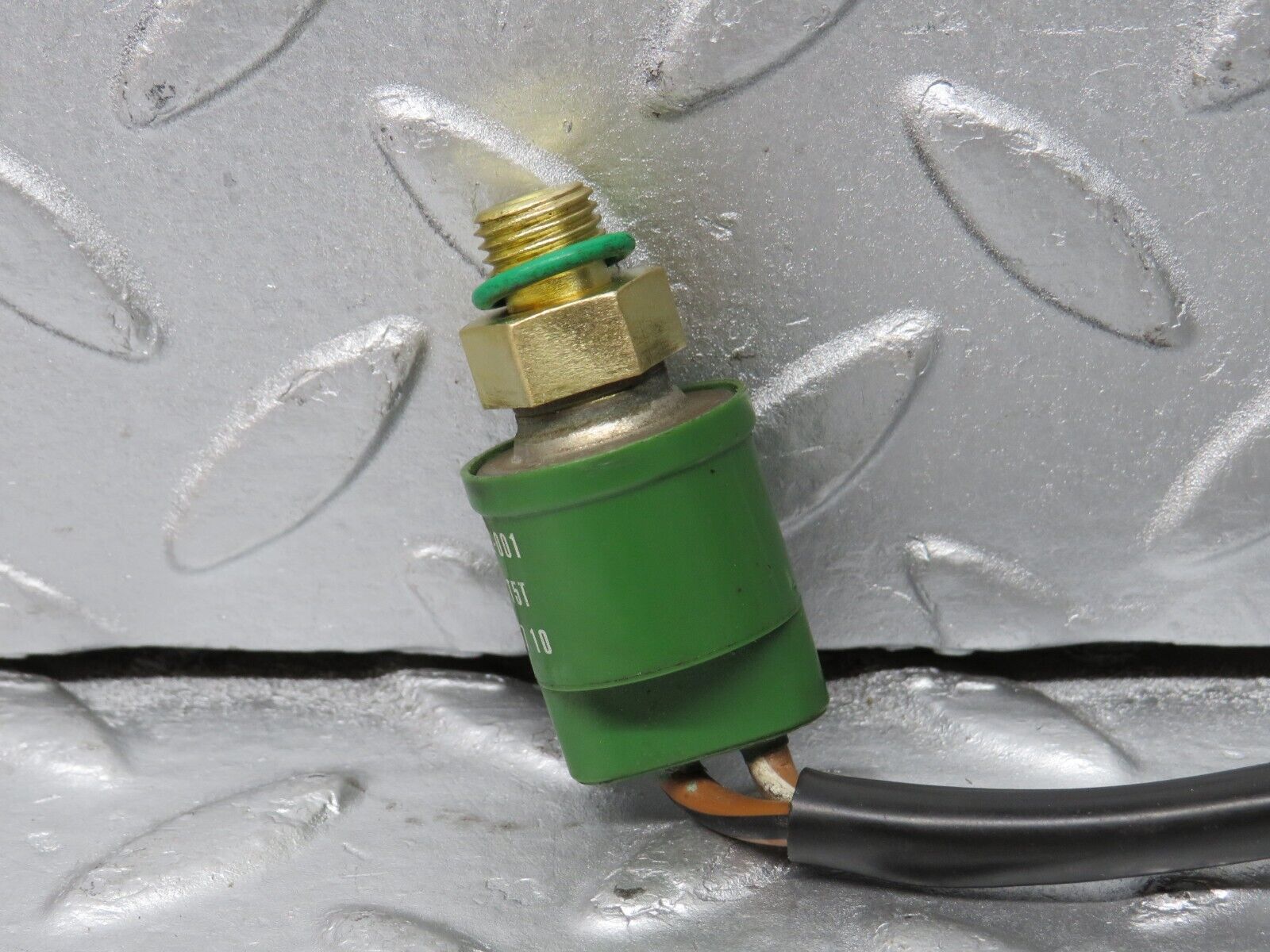 39724 Mercedes-Benz R129 320SL Coupe Aircon Pressure Switch 0048206710