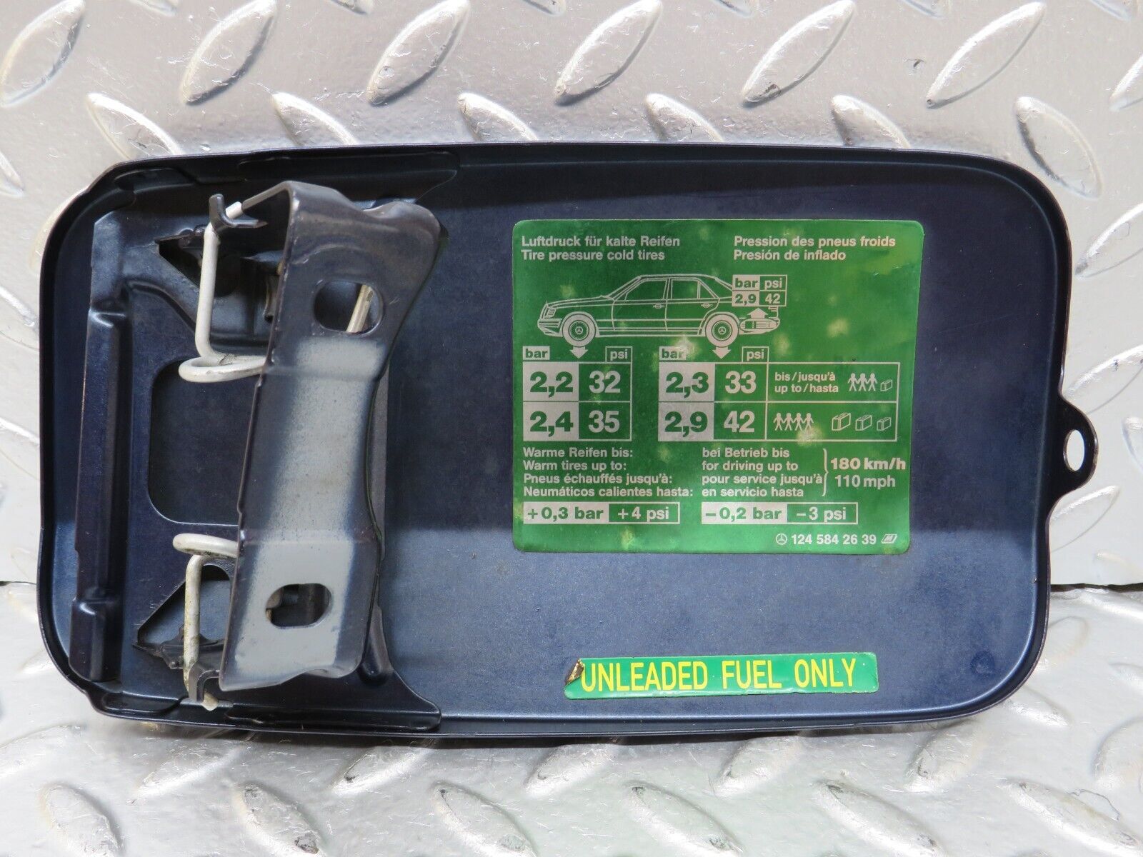 25807 Mercedes-Benz W124 280E Fuel Tank Flap Cap 1245841639