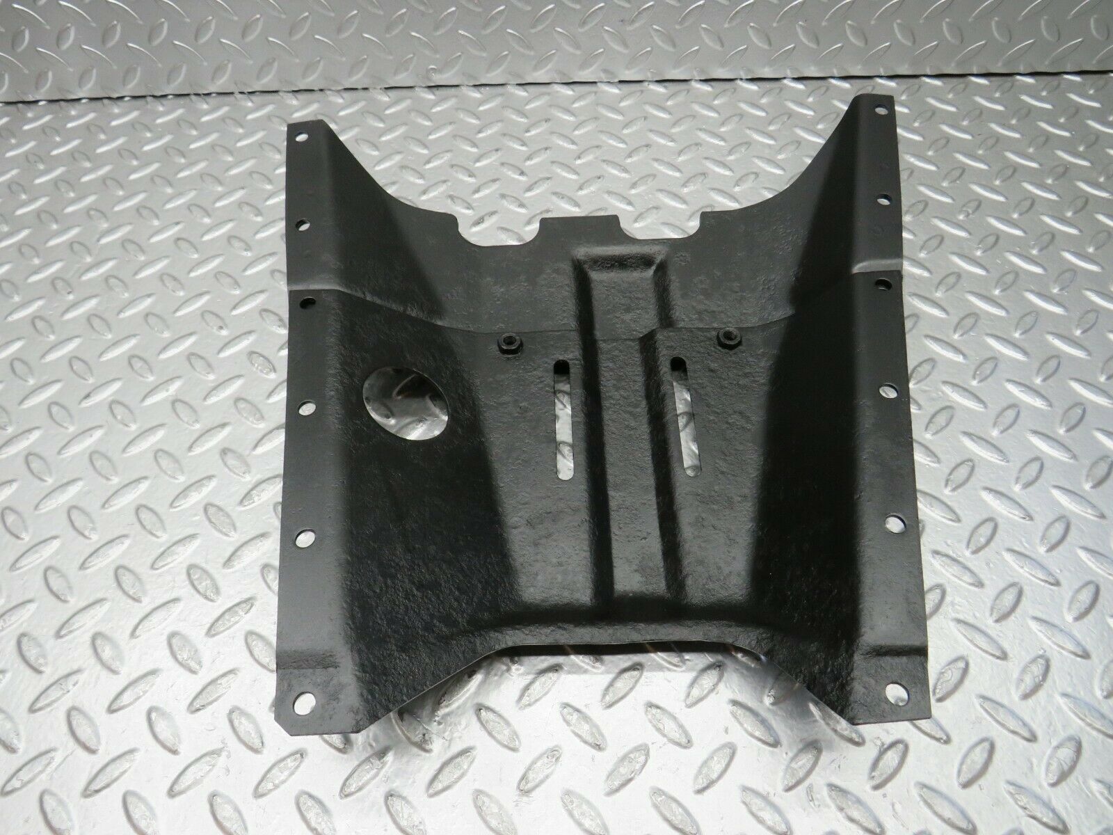 22865 Mercedes-Benz C107 450SLC Coupe Gearbox Mount Bracket Holder