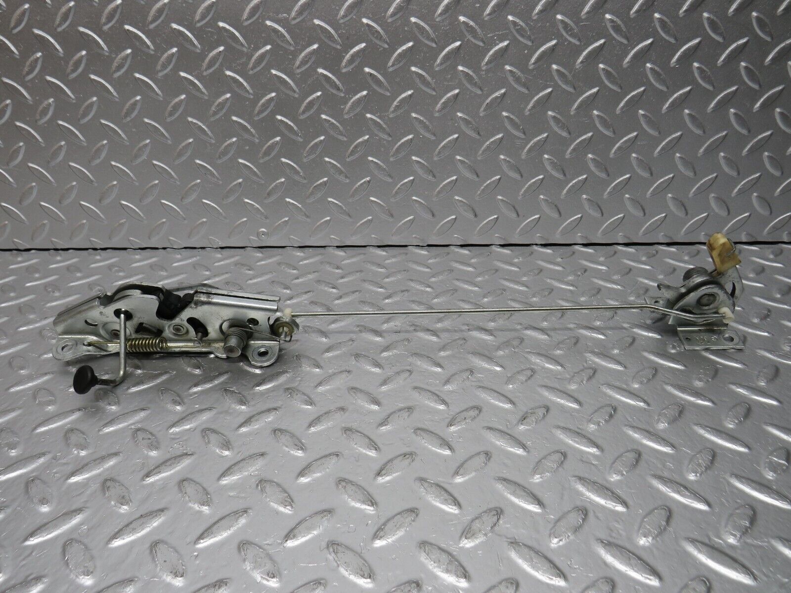 32562 Mercedes-Benz S124 300TE Wagon Rear Right Seat Bench Locking Mechanism