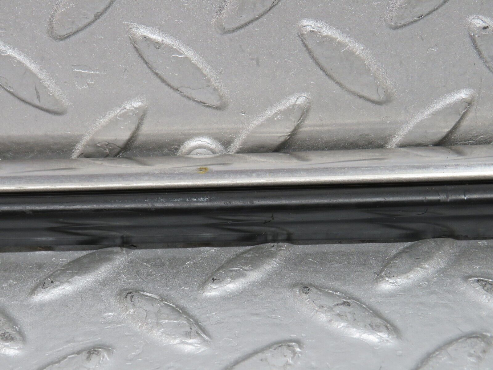 37309 Mercedes-Benz W109 300SEL Front Right Door Centre Moulding Trim