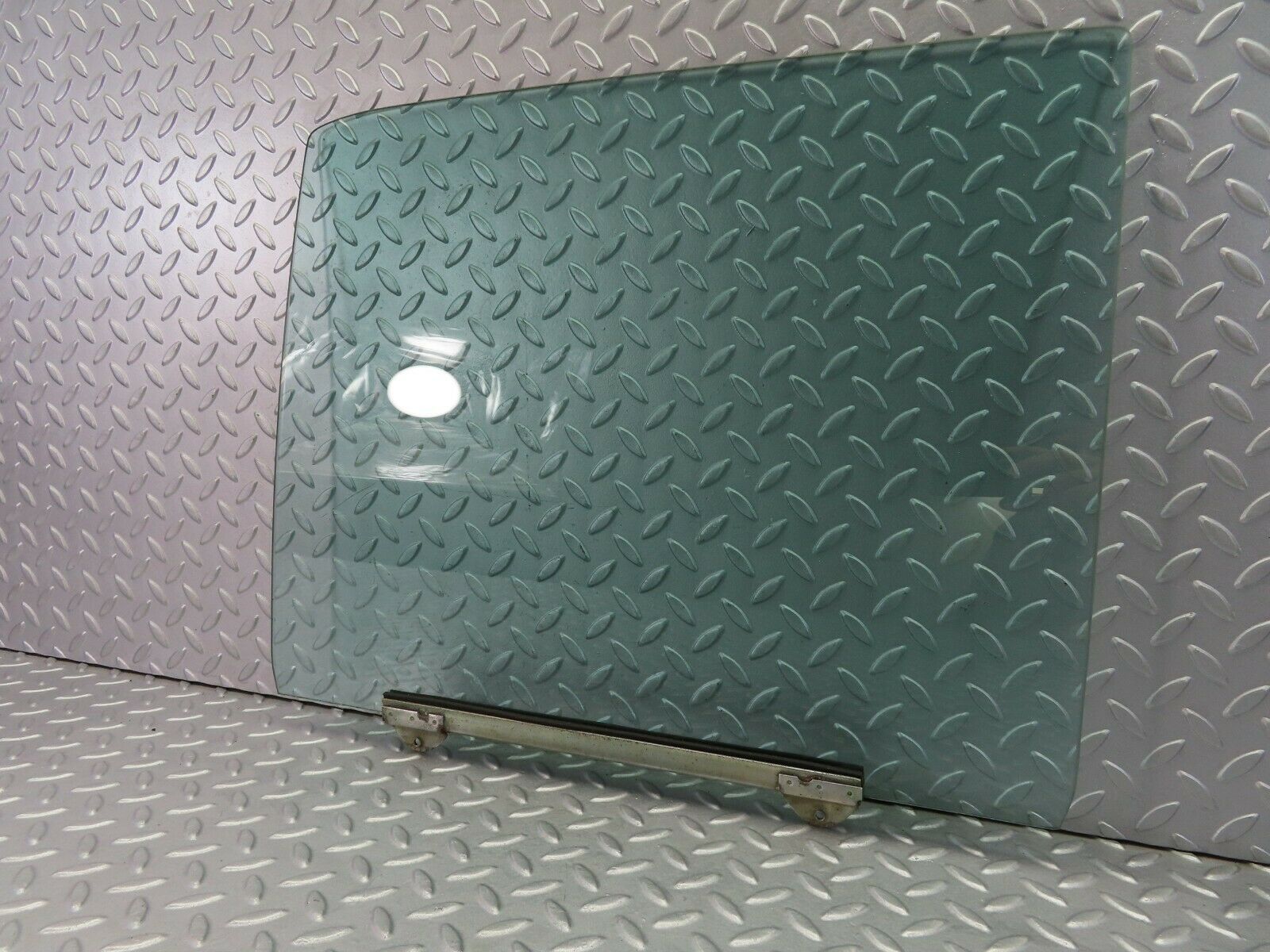 7887 Mercedes-Benz W115 220D Rear Right Door Window Glass