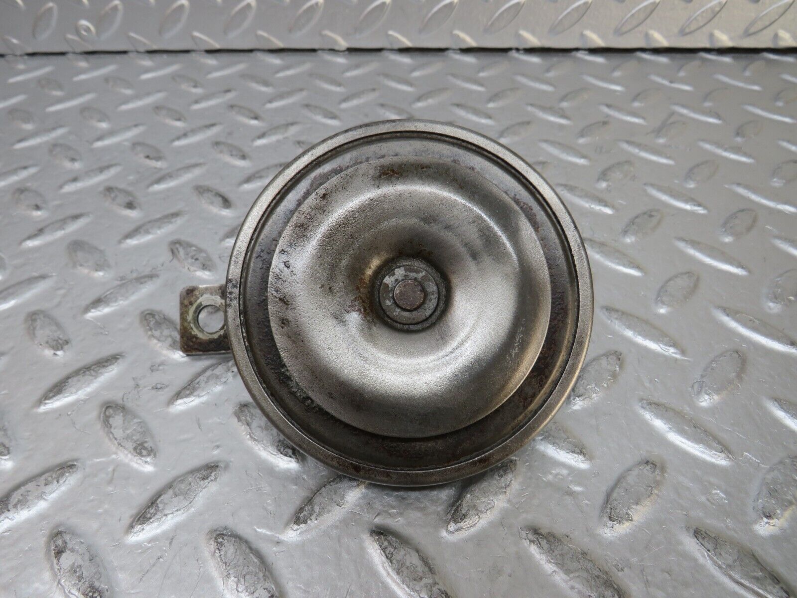 26900 Mercedes-Benz W123 240D Horn 0035424220