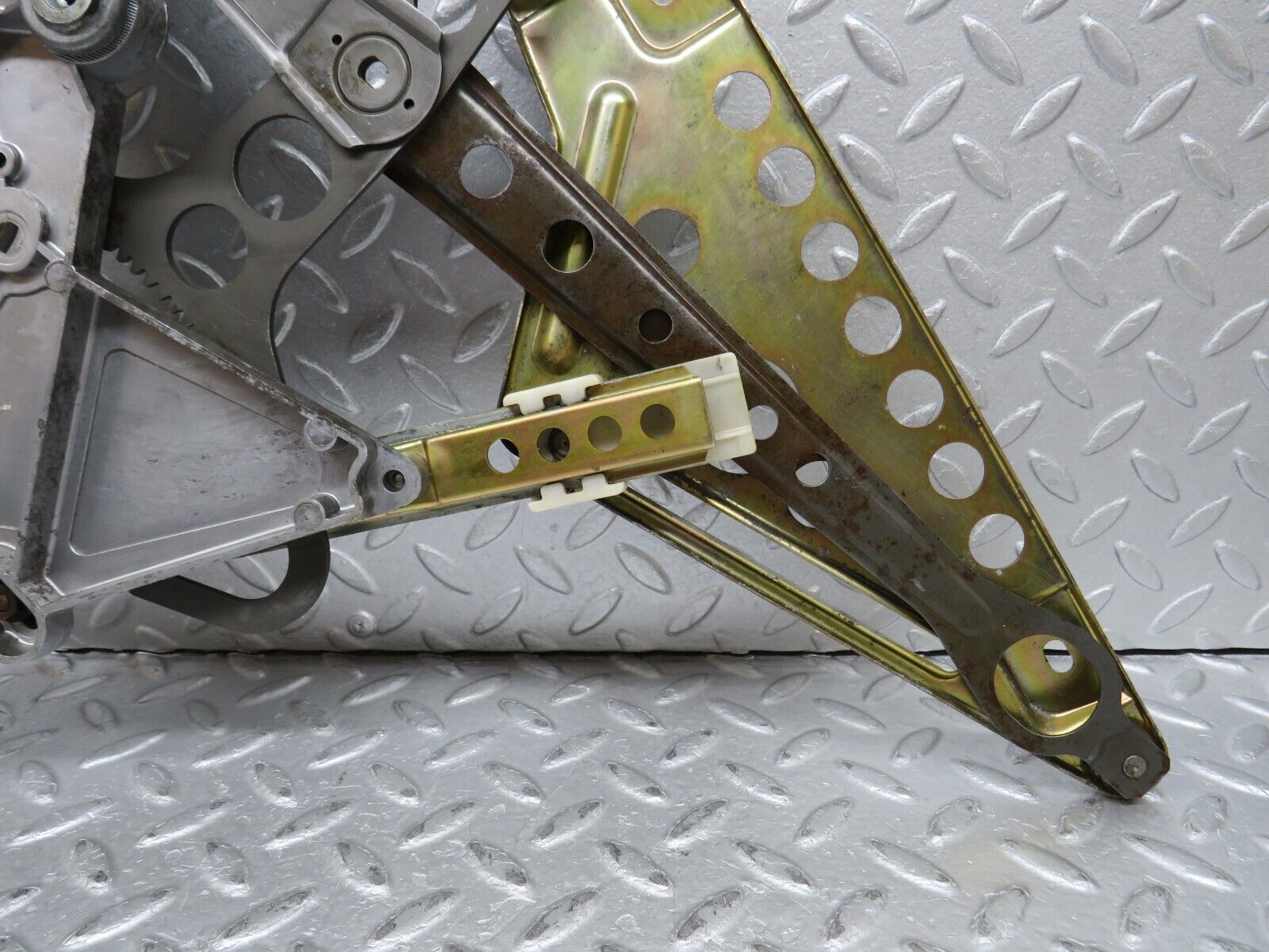 37123 Mercedes-Benz C126 420SEC Coupe Rear Left Window Regulator Mechanism