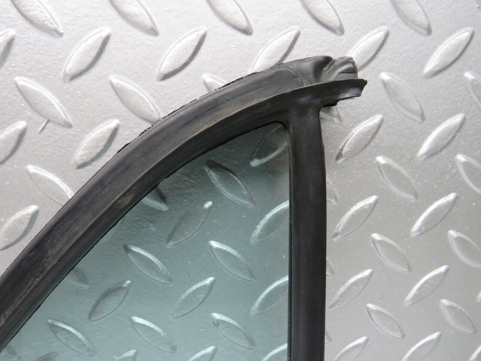 28857 Mercedes-Benz W123 230E Rear Right Quarter Window Glass 1237350224