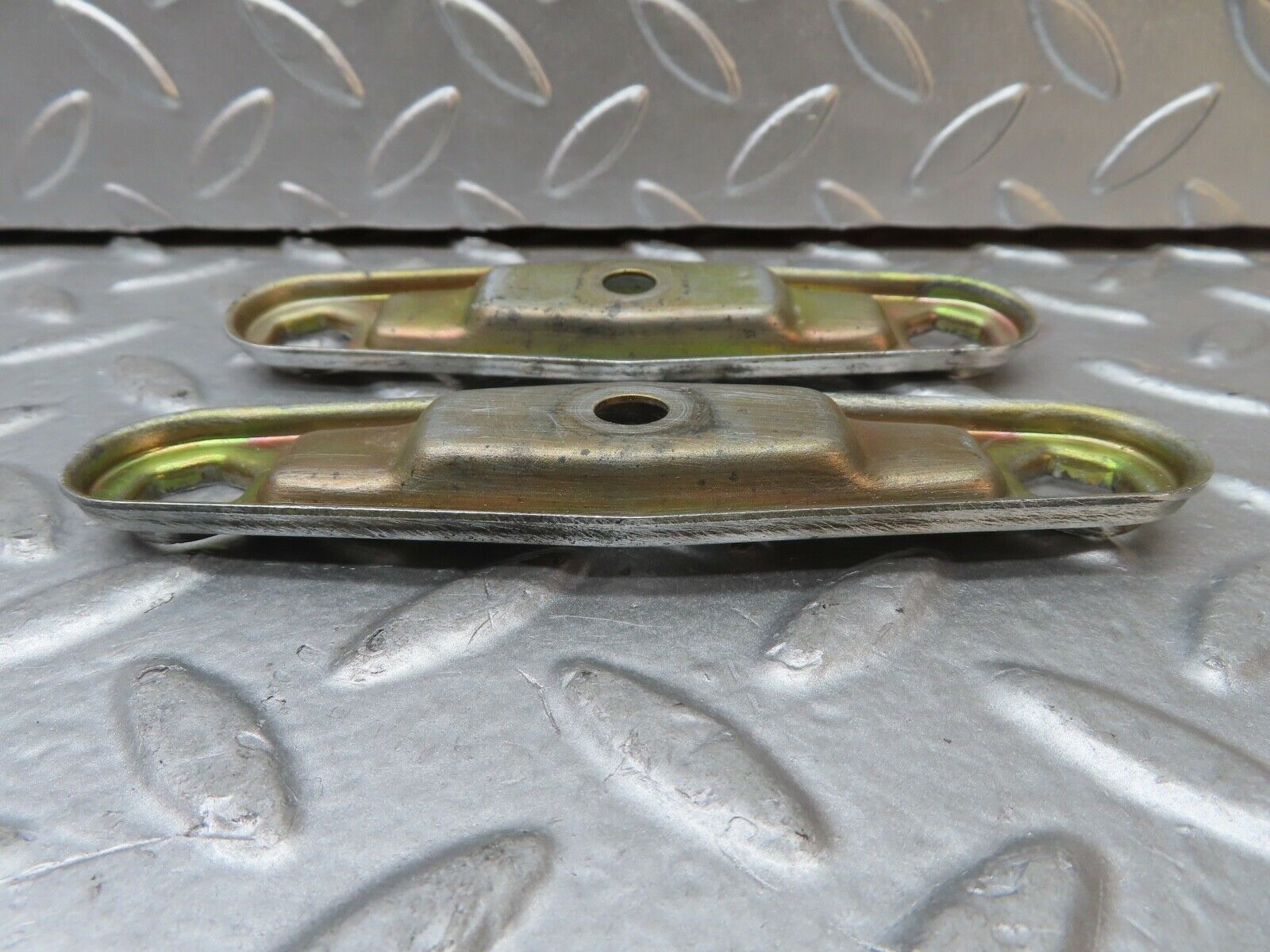 21202 Mercedes-Benz W123 230E Fuel Injector Bracket Pair