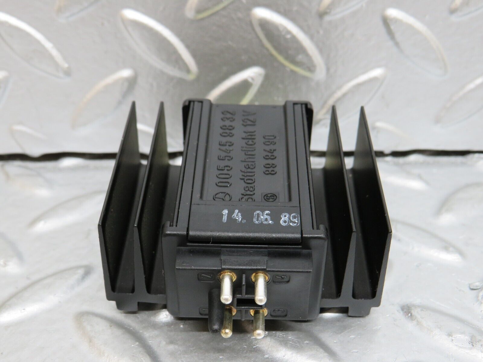 29449 Mercedes-Benz W124 230E ECU Relay 0055459832