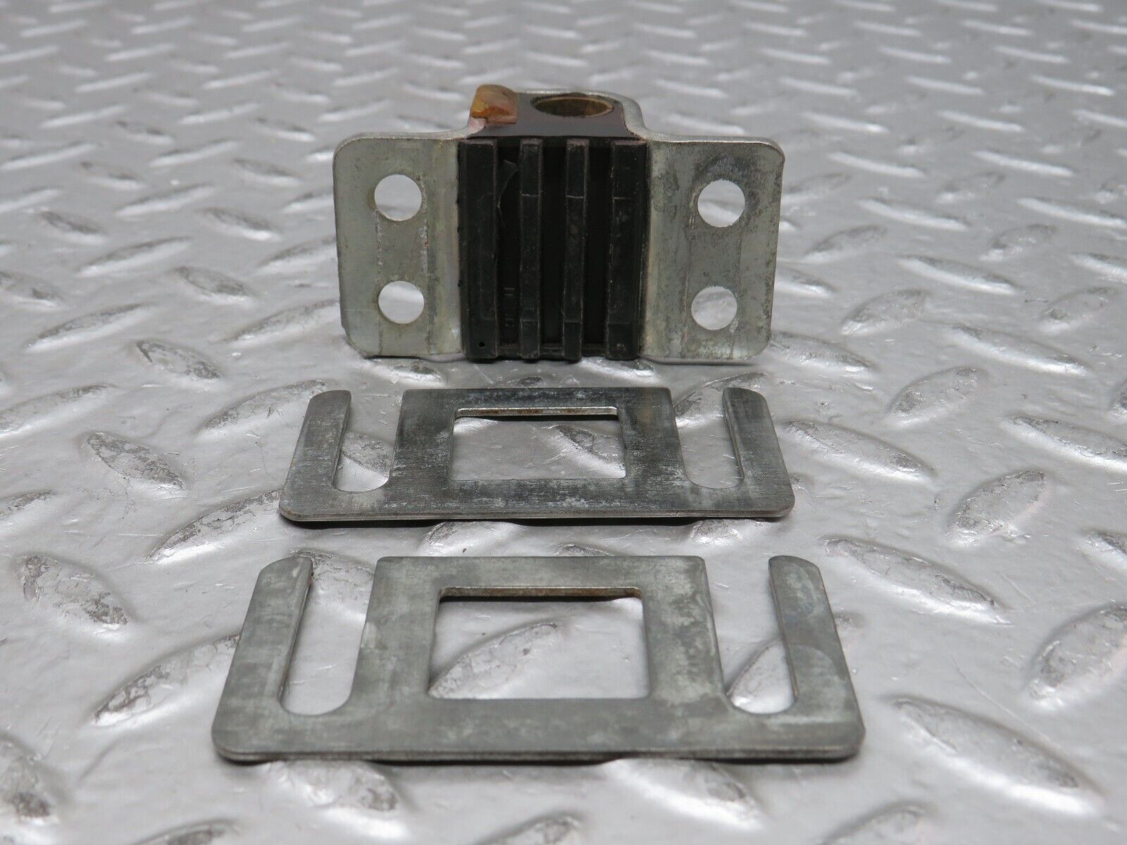 27948 Mercedes-Benz W123 280E Door Lock Latch Left Side