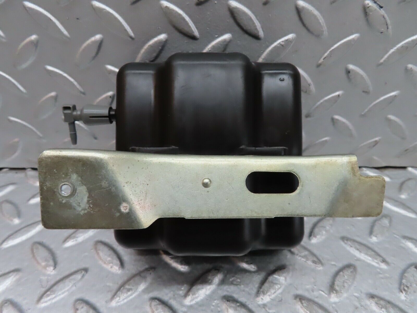 19378 Mercedes-Benz C140 CL420 Coupe Air Vacuum Expansion Tank 1298050019