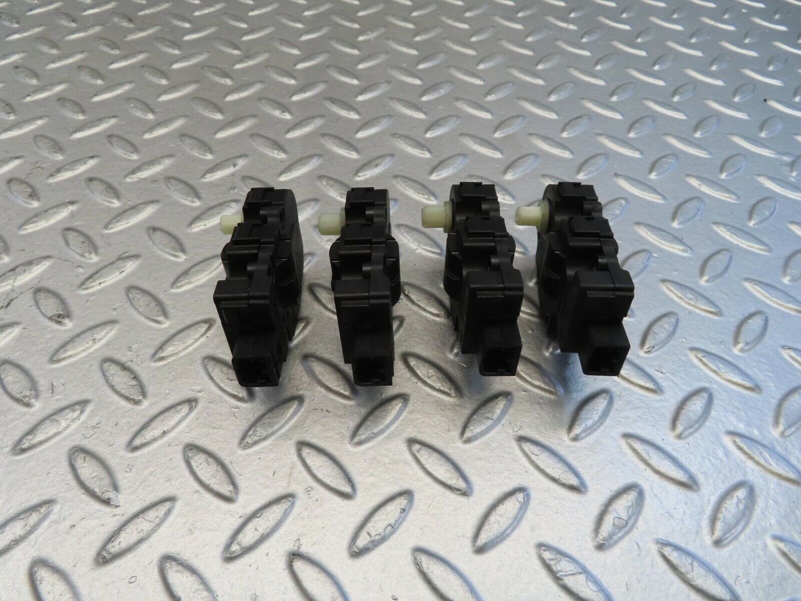 11291 Mercedes-Benz W221 S320 4x Heater Vent Control Actuator Motor 412650750