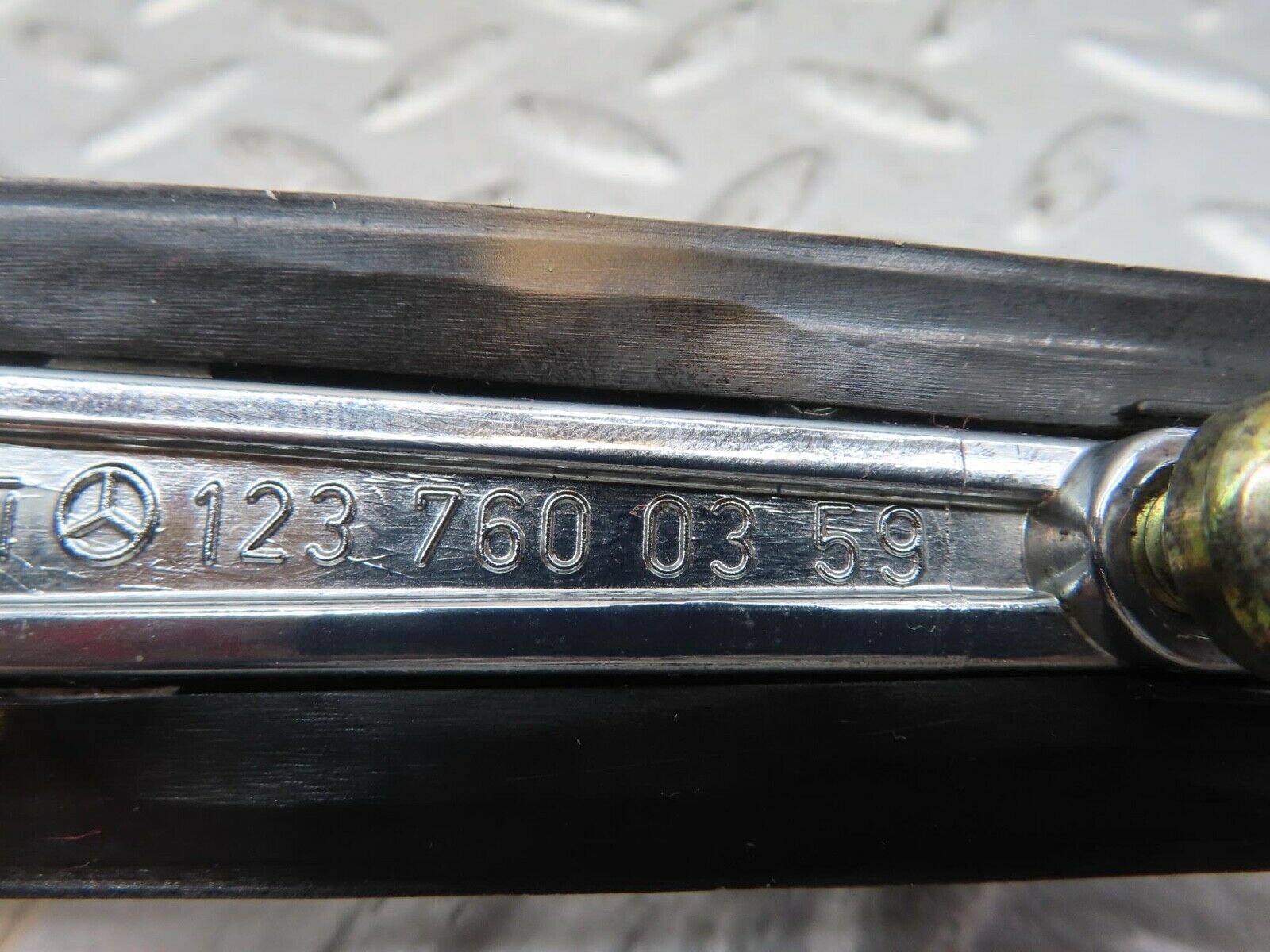 7022 Mercedes-Benz W123 230E Rear Exterior Door Handle 1237600359