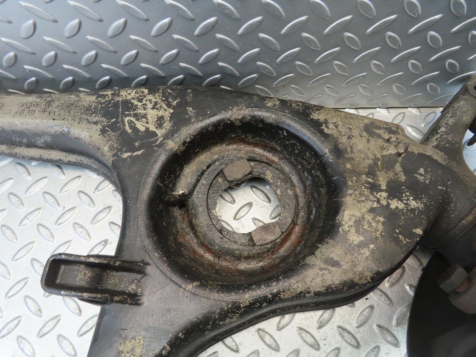 11625 Mercedes-Benz W116 450SE Trailing Arm Control Arm Rear Left 1073521804