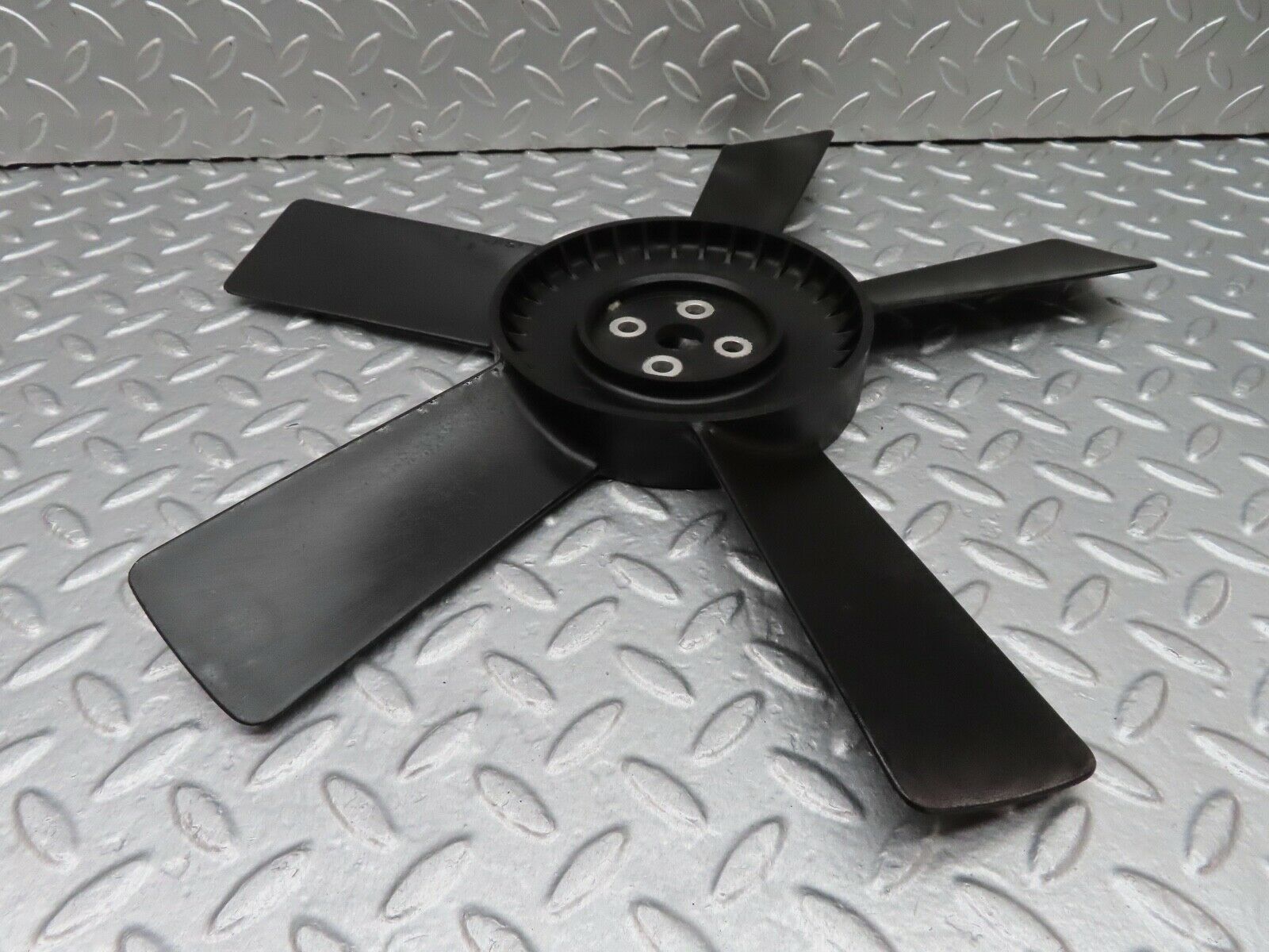 17938 Mercedes-Benz W123 200 Engine Cooling Fan 1152050406