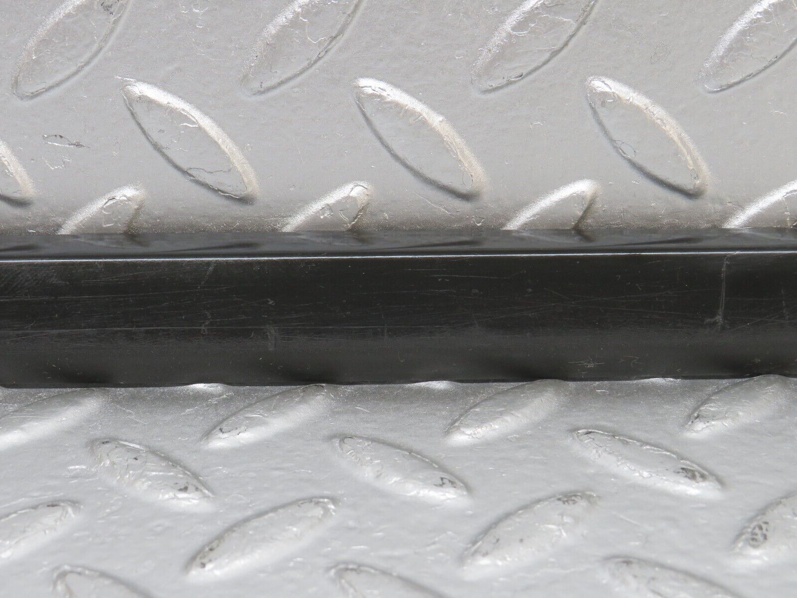 33843 Mercedes-Benz W201 190E 2.0L Front Right Door Centre Moulding Trim