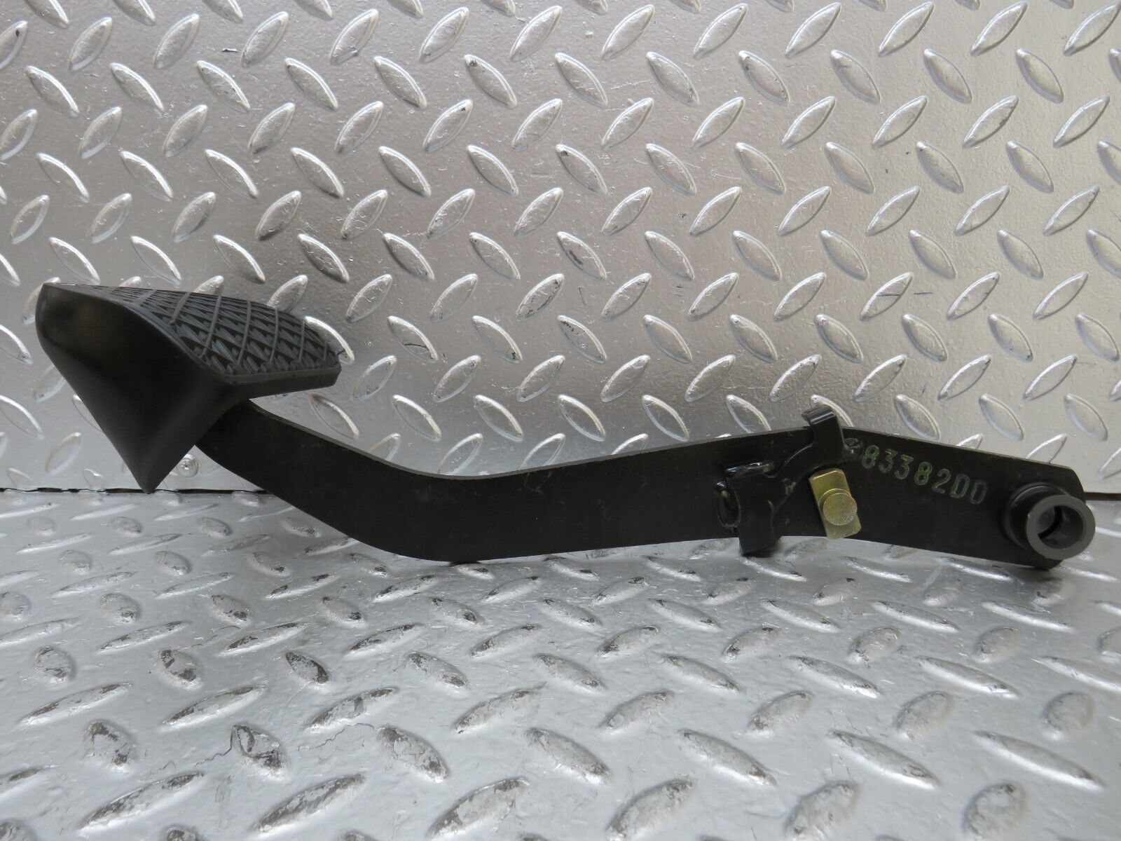 26584 Mercedes-Benz C124 220CE Coupe Brake Pedal 1232910082