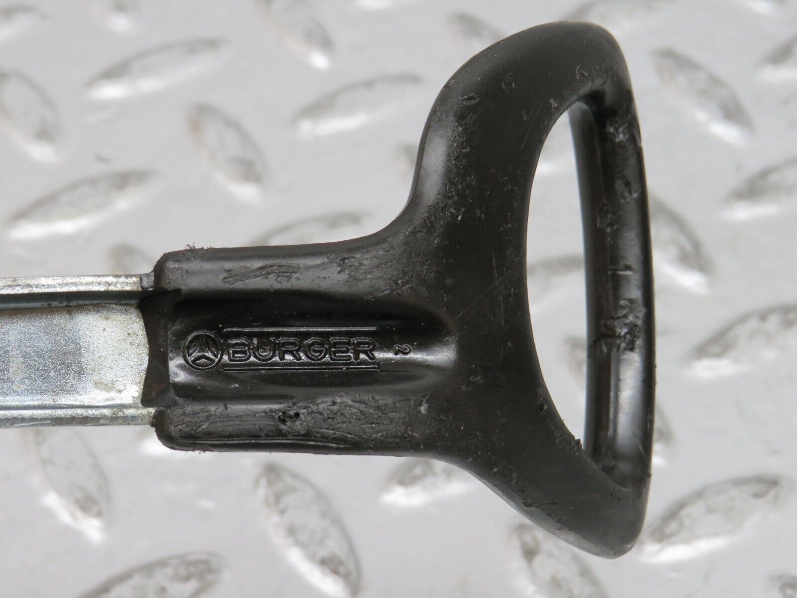 27011 Mercedes-Benz W123 240D Front Right Seat Sliding Adjust Handle